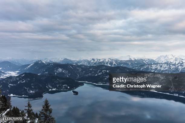 bayern - walchensee winter - sonnenuntergang sonnenaufgang landschaft imagens e fotografias de stock