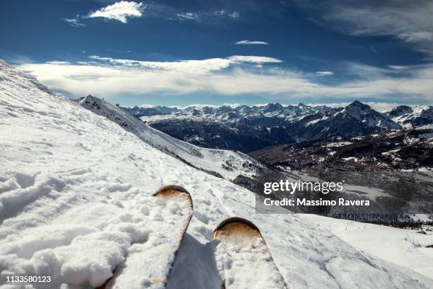 skiing on the slopes of sestriere - sestriere foto e immagini stock