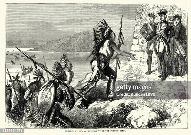 stockillustraties, clipart, cartoons en iconen met aankomst van native american warriors op het franse kamp - amerikaans indiaanse etniciteit