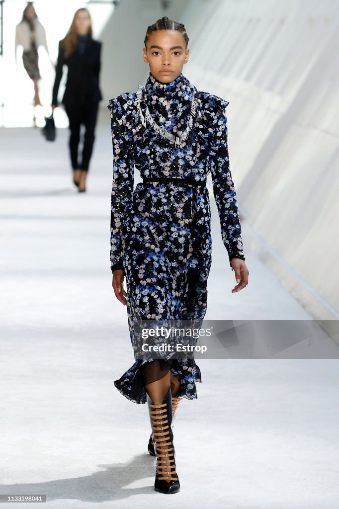 Giambattista Valli : Runway - Paris Fashion Week Womenswear Fall/Winter 2019/2020
