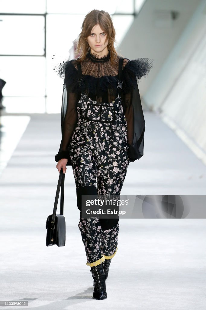 Giambattista Valli : Runway - Paris Fashion Week Womenswear Fall/Winter 2019/2020