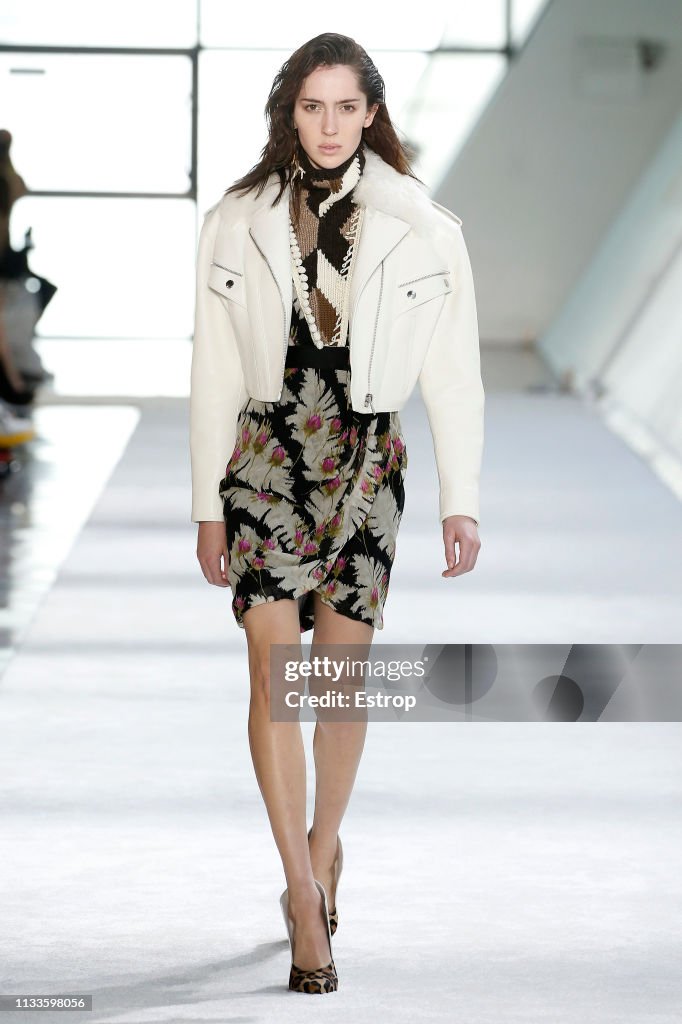 Giambattista Valli : Runway - Paris Fashion Week Womenswear Fall/Winter 2019/2020