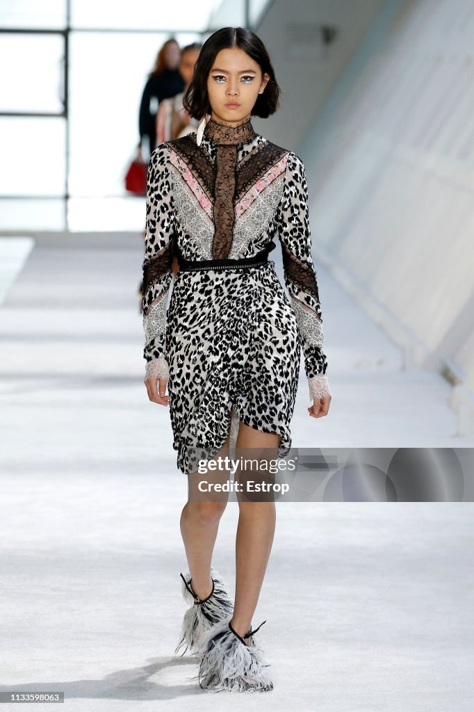 Giambattista Valli : Runway - Paris Fashion Week Womenswear Fall/Winter 2019/2020