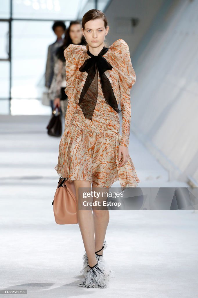 Giambattista Valli : Runway - Paris Fashion Week Womenswear Fall/Winter 2019/2020