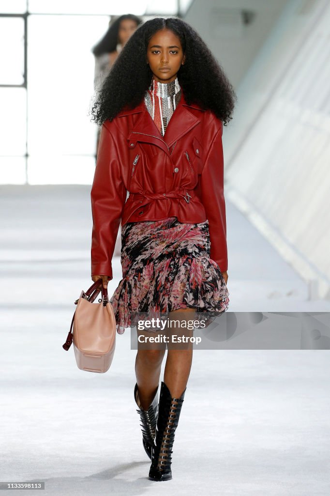 Giambattista Valli : Runway - Paris Fashion Week Womenswear Fall/Winter 2019/2020