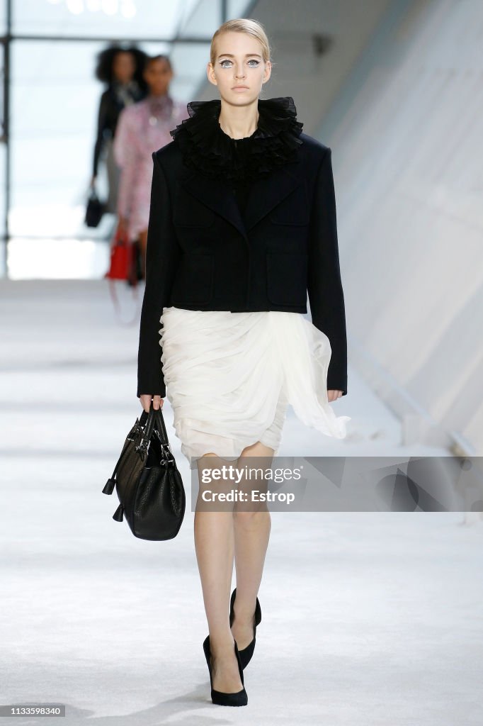 Giambattista Valli : Runway - Paris Fashion Week Womenswear Fall/Winter 2019/2020