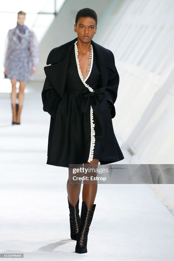 Giambattista Valli : Runway - Paris Fashion Week Womenswear Fall/Winter 2019/2020