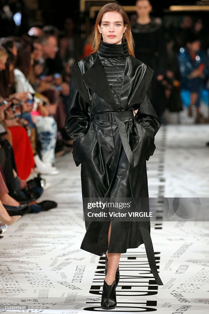 Stella McCartney - Runway - Paris Fashion Week Womenswear Fall/Winter 2019/2020