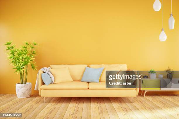 soggiorno giallo con divano - stile minimalista foto e immagini stock