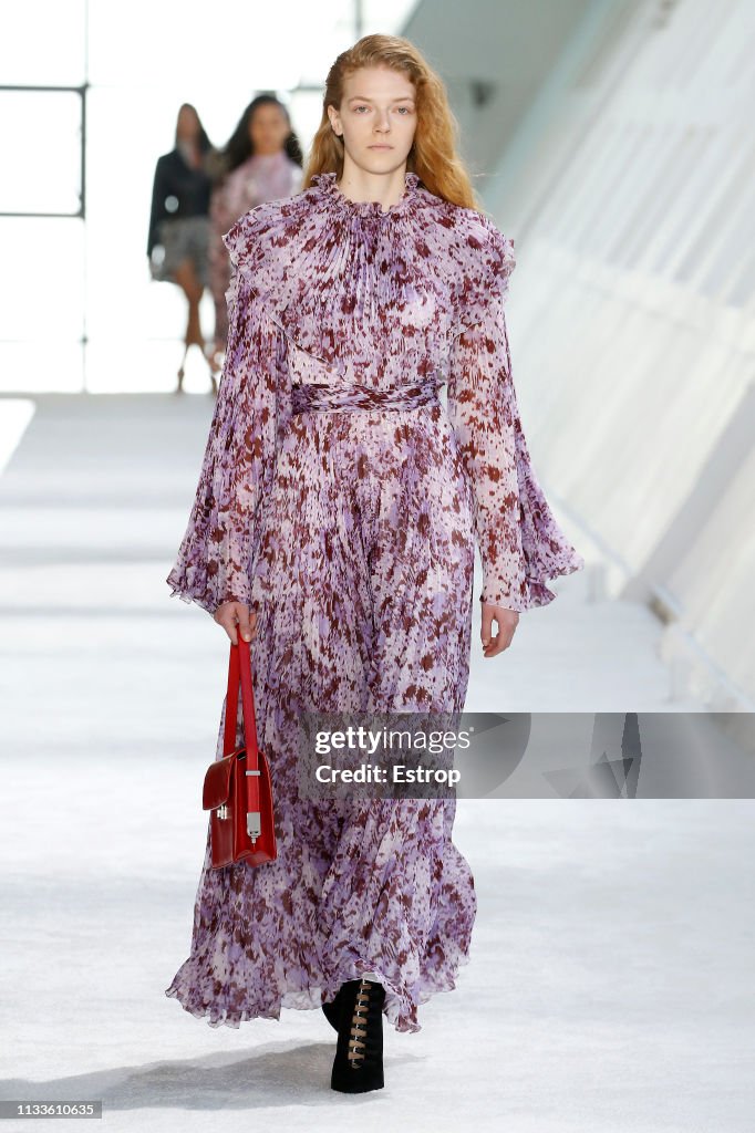 Giambattista Valli : Runway - Paris Fashion Week Womenswear Fall/Winter 2019/2020