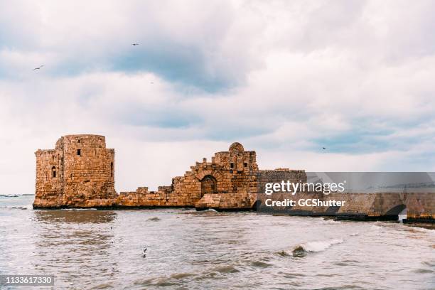 het overzeese kasteel van sidon, libanon - beiroet beach stockfoto's en -beelden