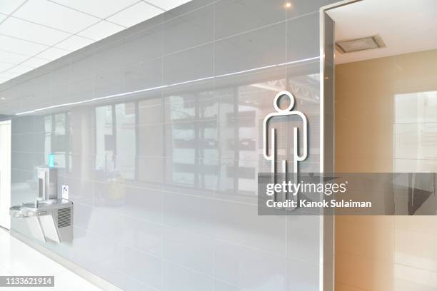 an entrance to the male toilet - bathroom door imagens e fotografias de stock