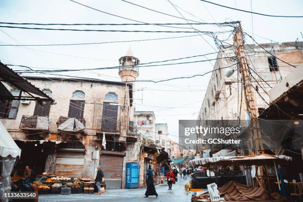 alte gebäude um souq von sidon, libanon - beirut stock-fotos und bilder