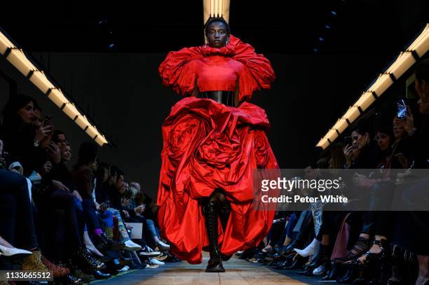 Model walks the runway during the Alexander McQueen show as part of the Paris Fashion Week Womenswear Fall/Winter 2019/2020 on March 04, 2019 in...