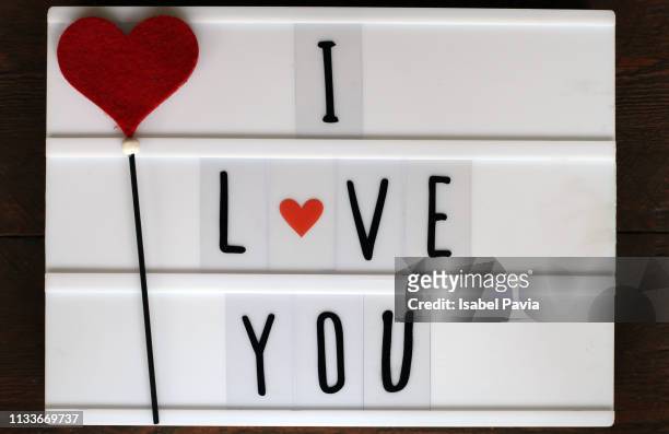"i love you" message in light box - love you stockfoto's en -beelden