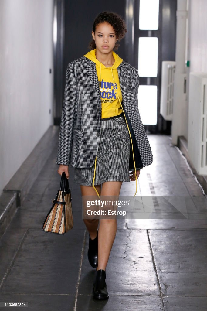 A.P.C : Runway - Paris Fashion Week Womenswear Fall/Winter 2019/2020