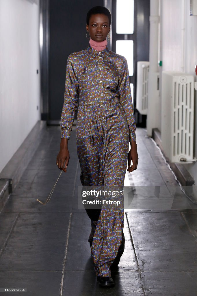 A.P.C : Runway - Paris Fashion Week Womenswear Fall/Winter 2019/2020