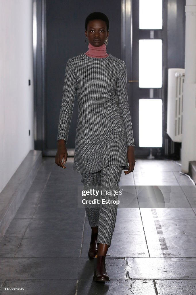 A.P.C : Runway - Paris Fashion Week Womenswear Fall/Winter 2019/2020