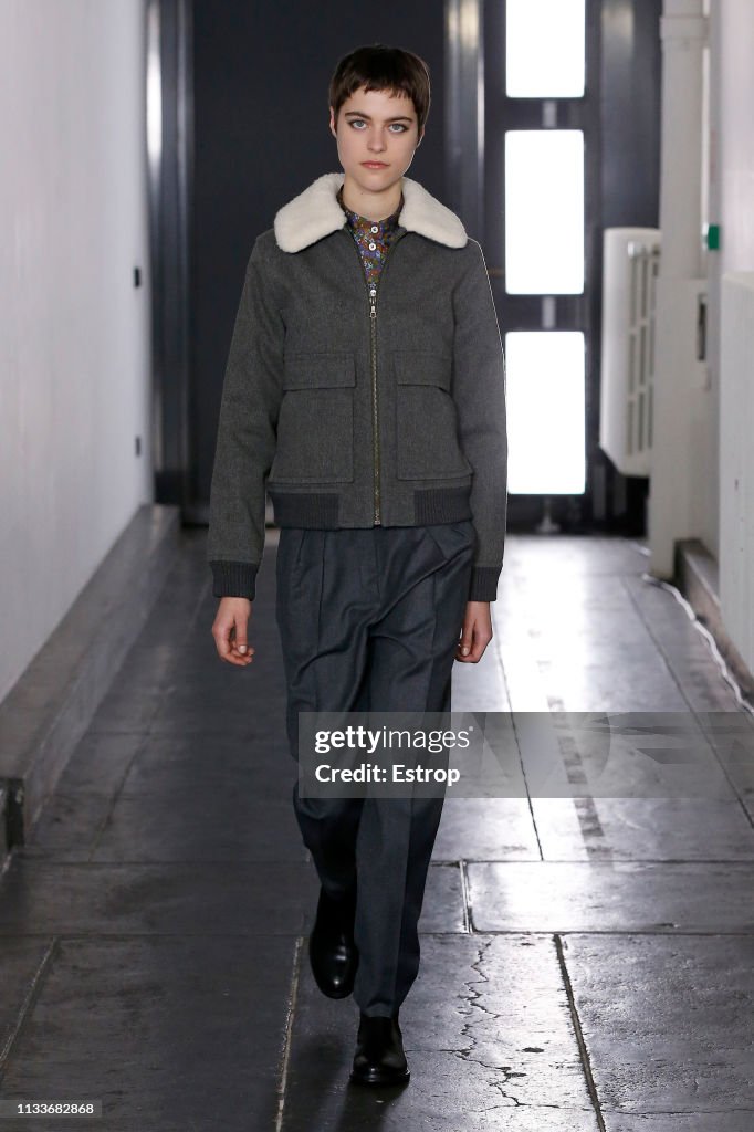A.P.C : Runway - Paris Fashion Week Womenswear Fall/Winter 2019/2020