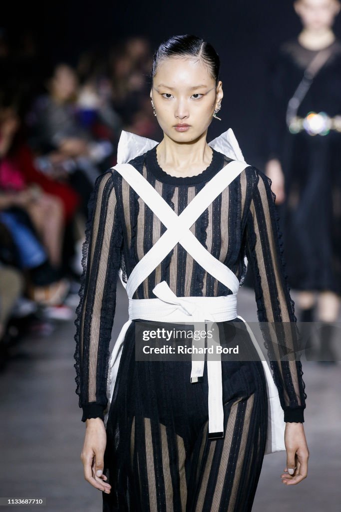 Shiatzy Chen : Runway - Paris Fashion Week Womenswear Fall/Winter 2019/2020