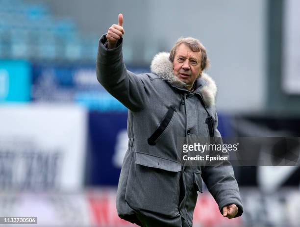 Head coach Yuri Semin of FC Lokomotiv Moscow gestures during the Russian Premier League match between FC Dinamo Moscow and FC Lokomotiv Moscow at the...