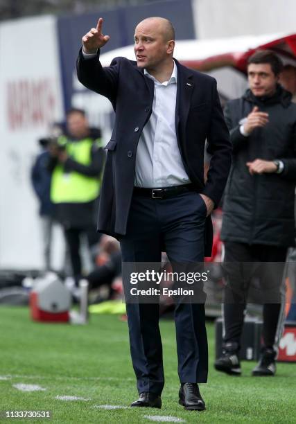 Head coach Dmitri Khokhlov of FC Dinamo Moscow gestures during the Russian Premier League match between FC Dinamo Moscow and FC Lokomotiv Moscow at...