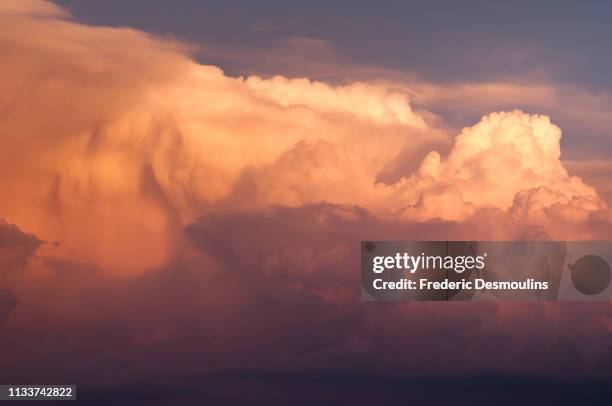 golden clouds - fonds de nuage 個照片及圖片檔