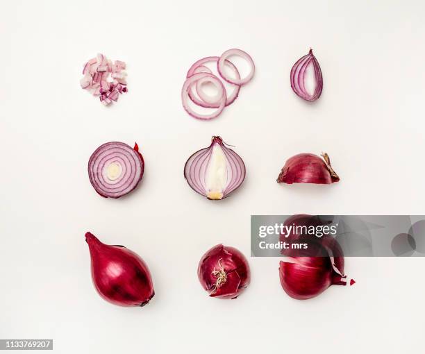 red onion - ui stockfoto's en -beelden