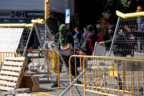 Pro-independence and anti-fascist desmonstartors agaisnt the meeting of spanish nationalist far-right rally partie VOX in Barcelona, Catalonia, Spain...