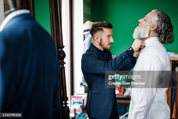 tailor fitting shirt to customer - clothes customization stockfoto's en -beelden