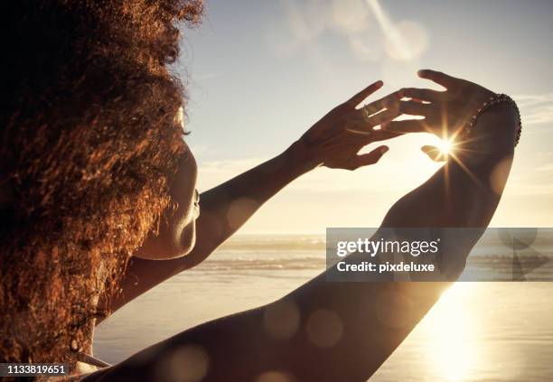 the ocean breeze brings a life of ease - carefree photos stock pictures, royalty-free photos & images