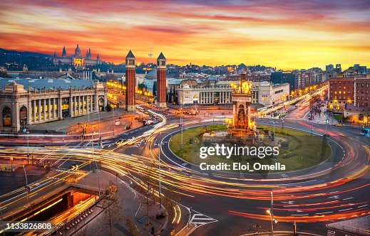 Plaça d'espanya (Plaza de España) larga exposición al atardecer en Barcelona Plaça d'espanya (Plaza de España) larga exposición al atardecer en Barcelona