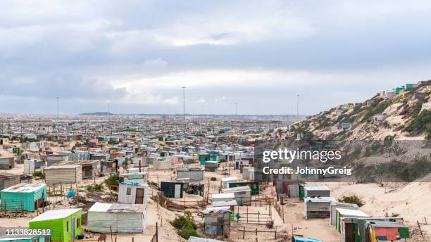 khayelitsha - township della provincia di khayelitsha, sudafrica - khayelitsha foto e immagini stock