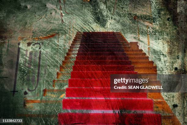 red carpet staircase - red carpet event stockfoto's en -beelden