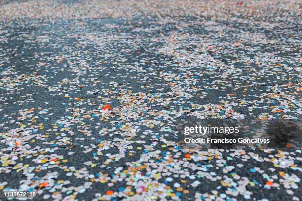 confetti in the street during the carnival in barcelona - mardi gras background stock pictures, royalty-free photos & images