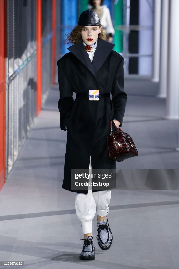 Louis Vuitton : Runway - Paris Fashion Week Womenswear Fall/Winter 2019/2020