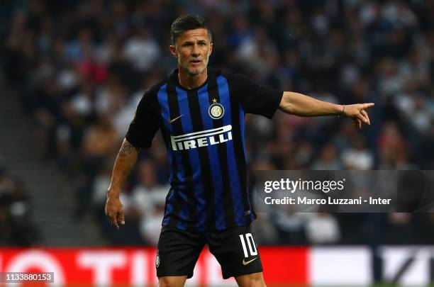 Benito Carbone of Inter Forever gestures during The Legends Match between Spurs Legends v Inter Forever at Tottenham Hotspur Stadium on March 30,...