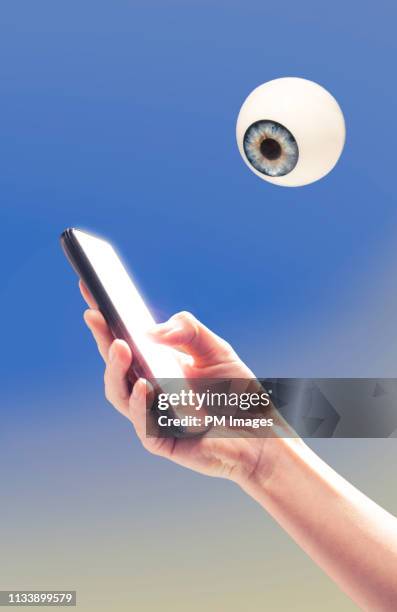 floating eye looking at smart phone - paranoia 2013 film stock-fotos und bilder