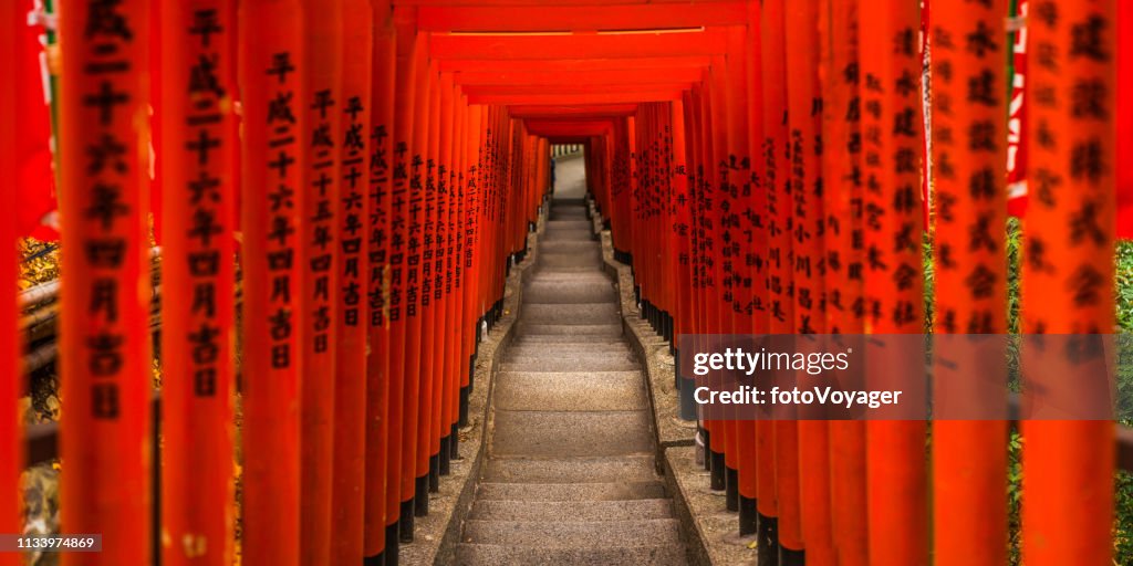 Traditionele rode Torii Gates Hei-jinja Shrine Panorama Akasaka Tokyo Japan