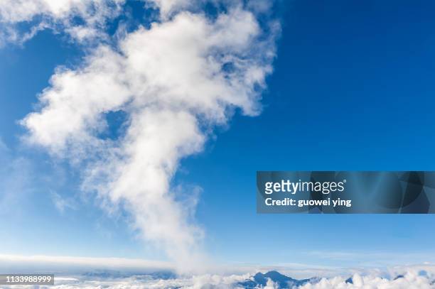 gongga mountain peak - 山 stock pictures, royalty-free photos & images