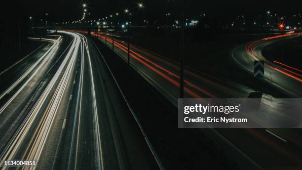 busy highway - glödande foto e immagini stock