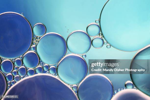 oil and water abstract 32 - bubbles water stock pictures, royalty-free photos & images