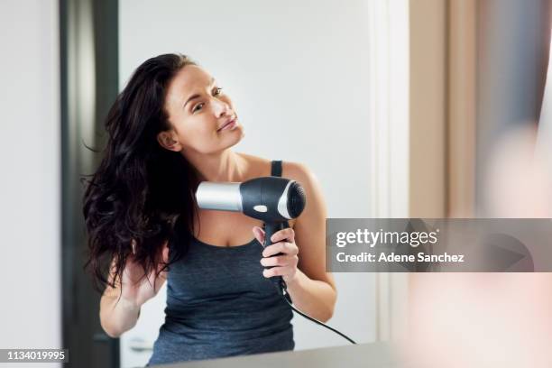 buen cabello = un buen día - hair dryer fotografías e imágenes de stock