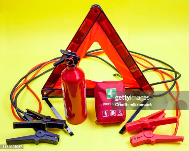 car emergency kit - accident and breakdown kit - botiquín de primeros auxilios fotografías e imágenes de stock