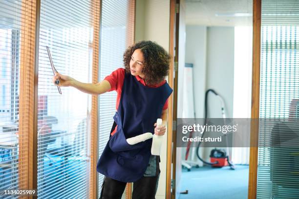 kantoor reiniging - office cleaning stockfoto's en -beelden