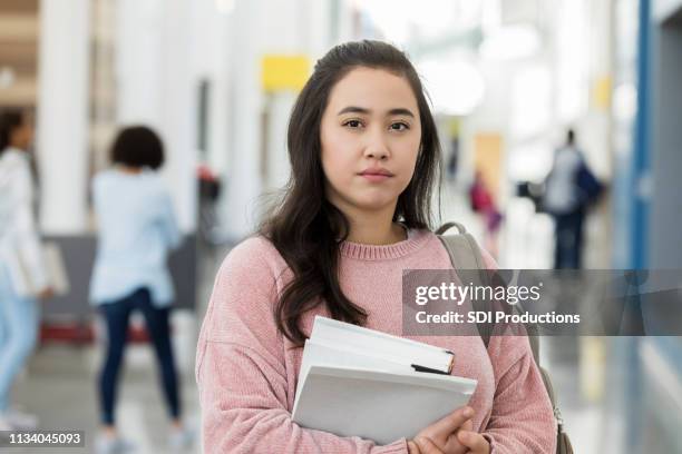 ernstes teenager-mädchen - druck durch gleichaltrige stock-fotos und bilder