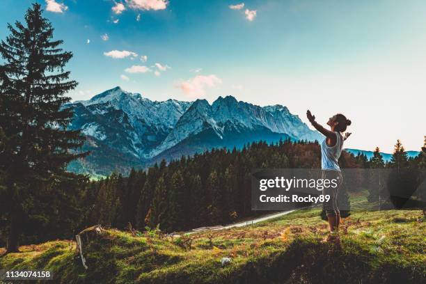 digital detox en garmisch-partenkirchen, alemania - baviera fotografías e imágenes de stock