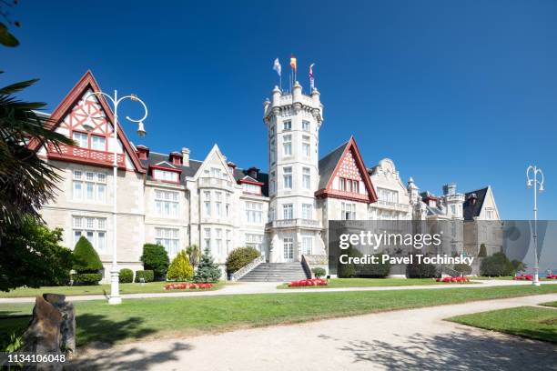 the palacio de la magdalena, built in 1911 to house the spanish royal family. designed by architects javier gonzález riancho and gonzalo bringas vega, santander, spain, 2018 - palácio imagens e fotografias de stock