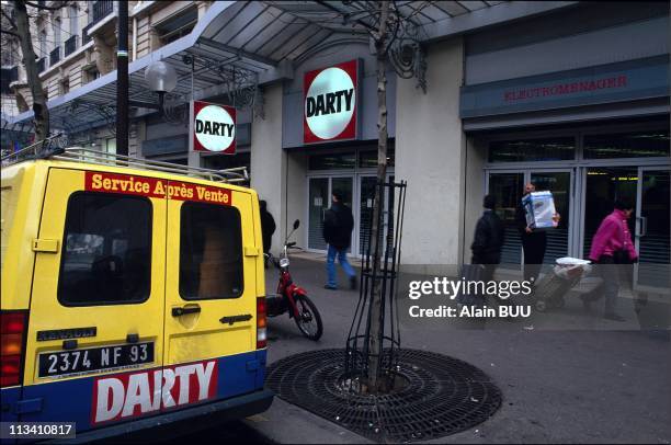 Store Darty Avenue Of Dull In Paris On February 06th, 1993 -