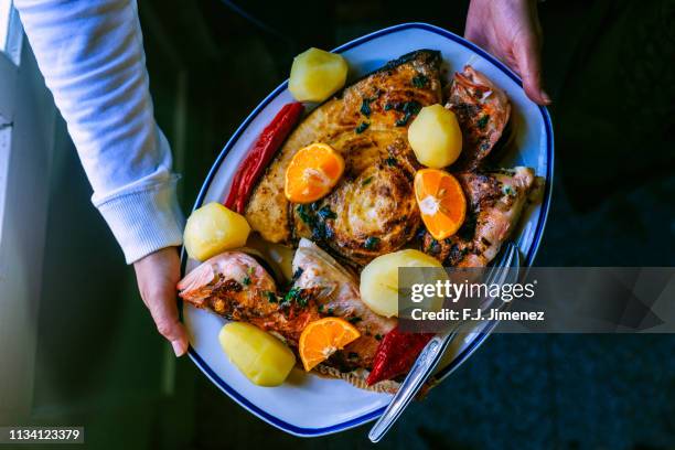 fish dish cooked on the grill - san miguel portugal stockfoto's en -beelden